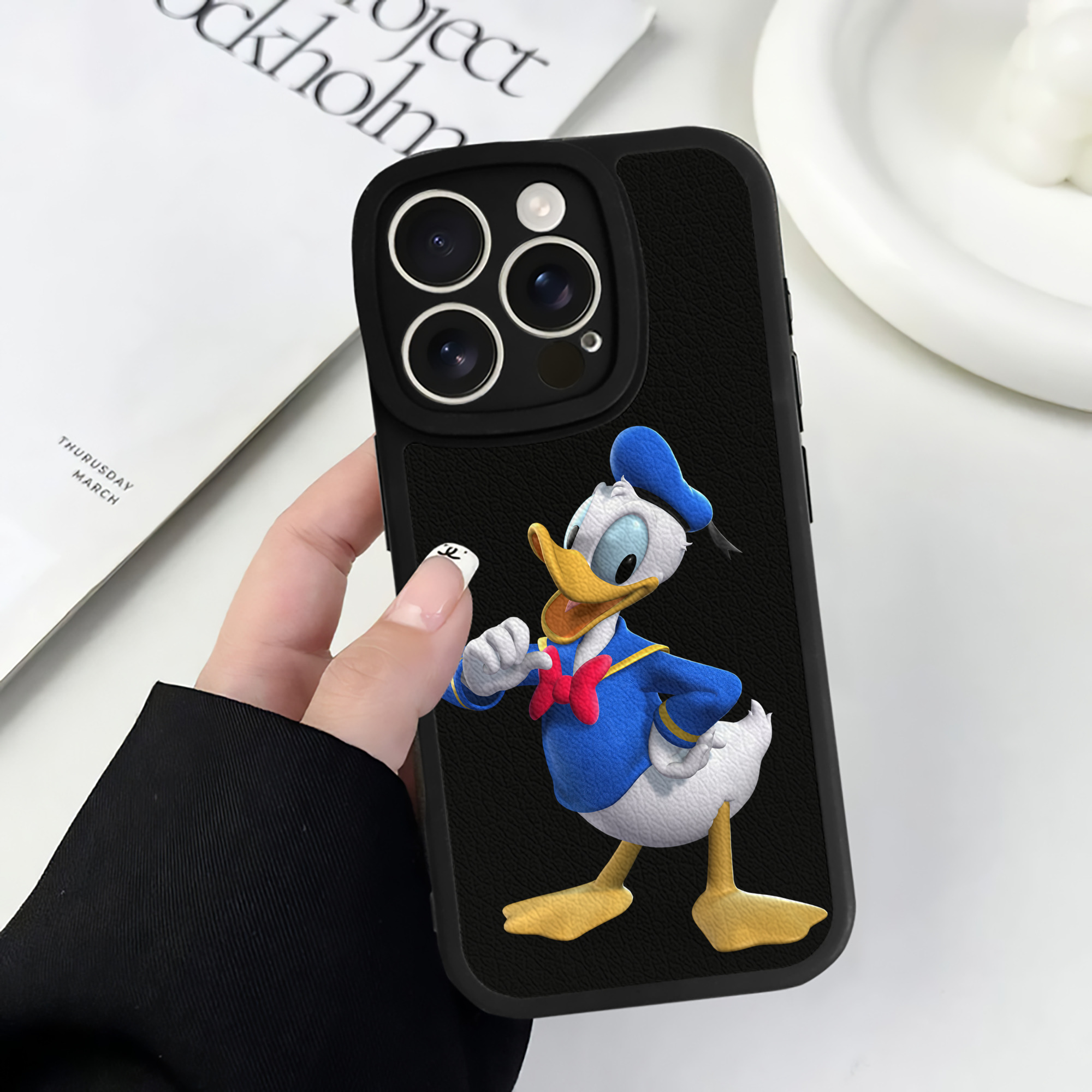 （画像用） ミッキーマウス Mickey Mouse 【iPhone 16シリーズ対応】シリコンスマホケース（レザー調） 材質：シリコン